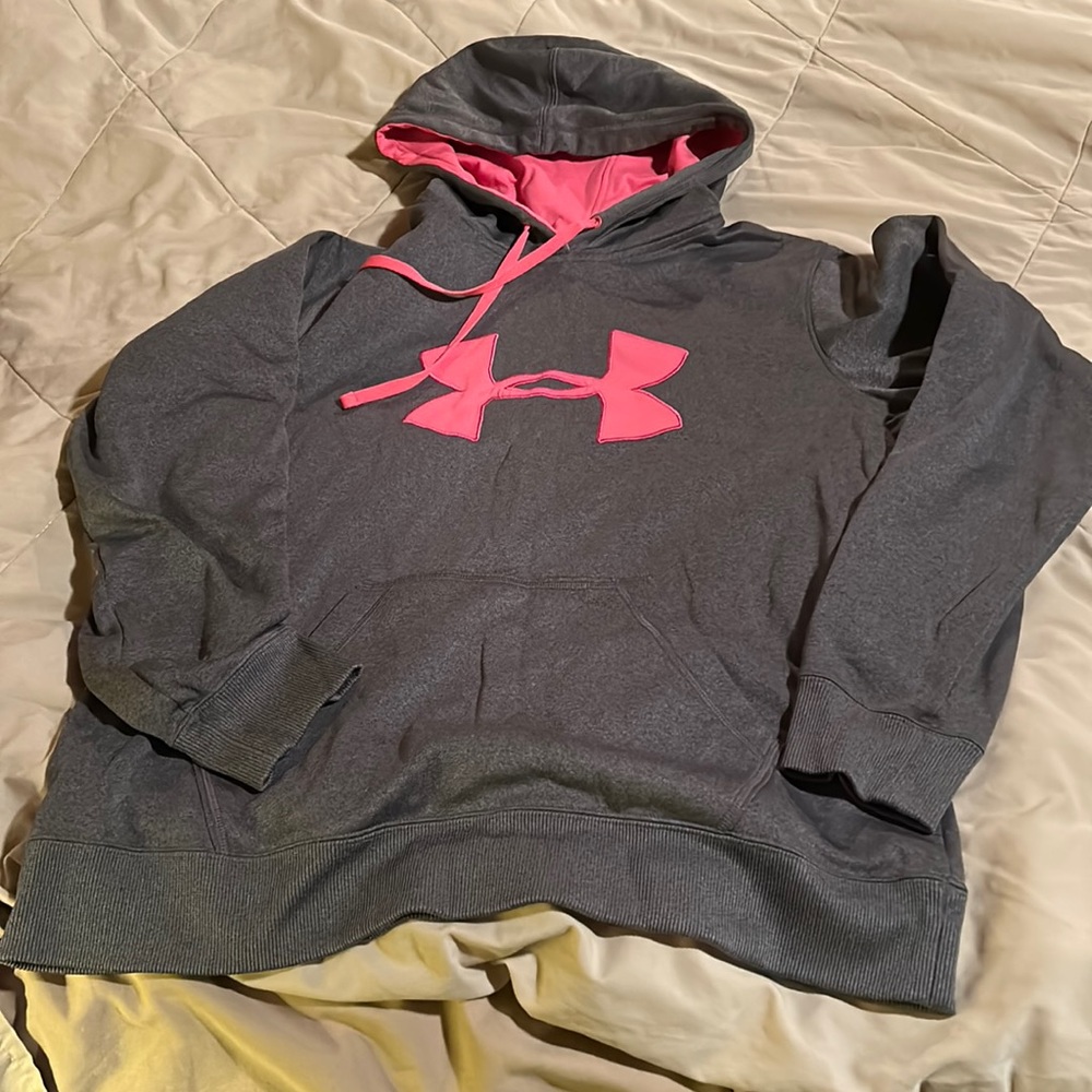 Under armor women’s performance hoodie size large EUC